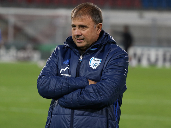 אלישע לוי. עדיין מתלבט בין שכטר למליקסון (ההתאחדות לכדורגל)