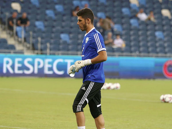 "משהו עובר עליו". גלזר איכזב גם בצעירה (אלן שיבר)