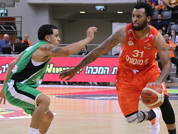 הפסיד בבכורה. קוק (מנהלת הליגה)