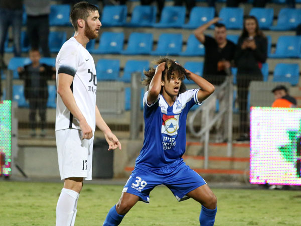 משחק לחימה (יוסי שקל)