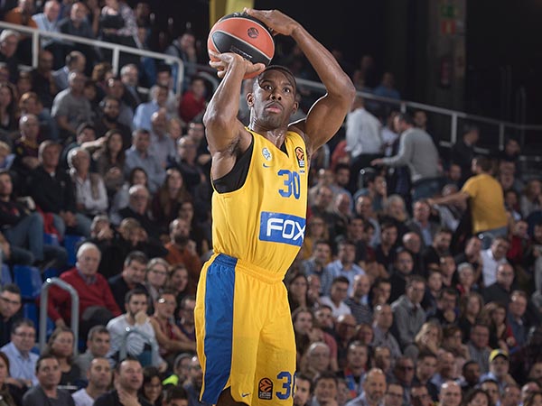 קול. הגארדים של מכבי לא הצליחו לעצור את מבול השלשות (getty)