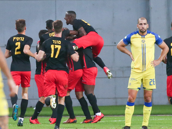 יופי של נקודה. אשדוד (דני מרון)