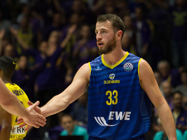 שווטלם. כמעט והנחיל לסגולים עוד הפסד באירופה