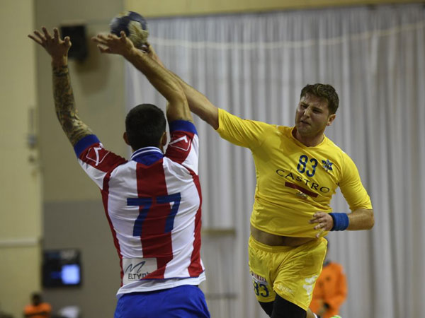 גיל פומרנץ מול נובאק בוסקוביץ'. שניהם להטו במחזור האחרון (עמית שיסל, איגוד הכדוריד)