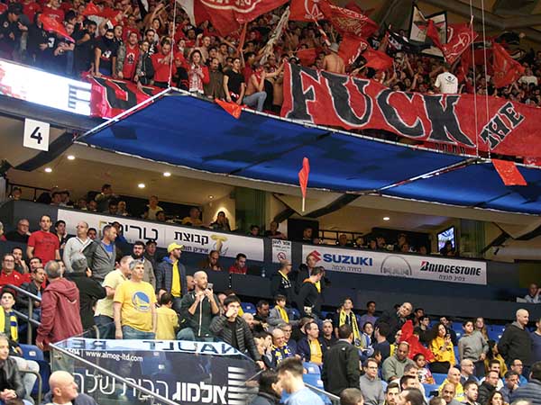 האוהדים נתנו אווירה נהדרת בהיכל (אלן שיבר)