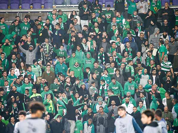 חוצץ בין מחנות האוהדים (דני מרון)