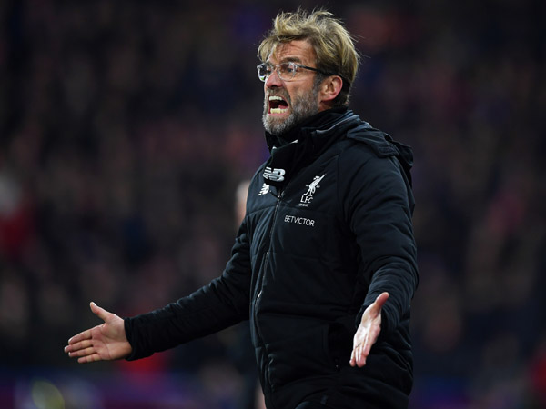 קלופ. יש לו בטן מלאה על השיפוט (getty)