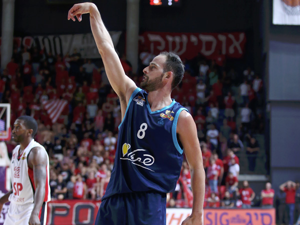 "איך אחד השחקנים הטובים בליגה לא בנבחרת?" (מנהלת)