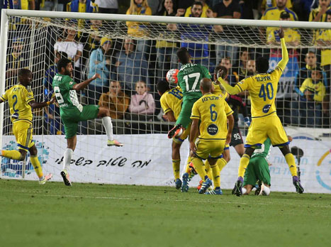 מי כבש למכבי חיפה בגמר הגביע? עזרא בטוח שהוא (צילום: אלן שיבר)