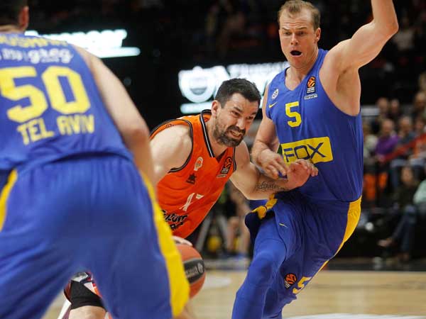 "יש לנו 12 שחקנים חדשים" (Getty)