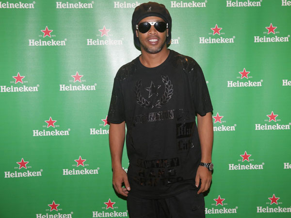 שתה בירות עם חברים (שוקה כהן)