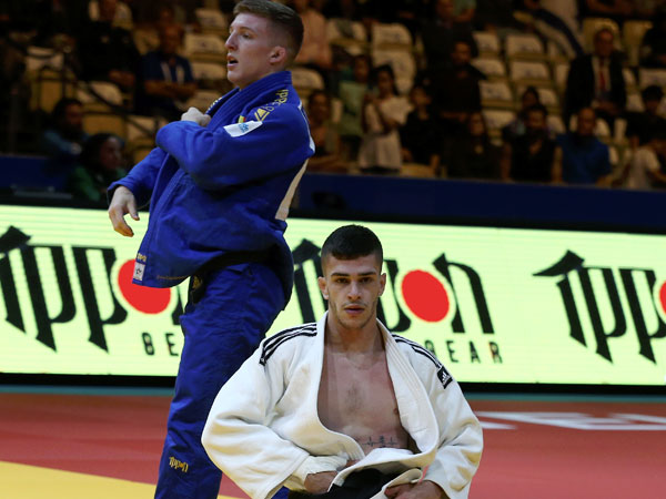 מאוכזב מהבכורה, אבל העתיד לפניו. אלון אהרון (אלן שיבר)