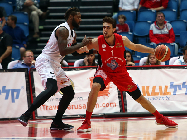 אלטיט מול האוול. מפגש צמרת מרתק נראה בארינה (מנהלת)