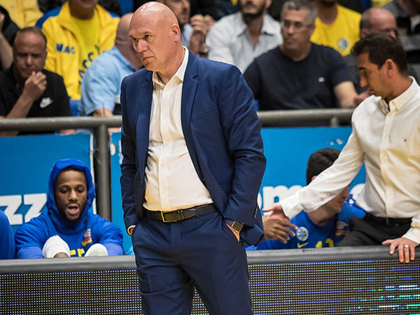 ספאחיה. "הוא לא שואל אותנו איך אפשר לרענן" (אלן שיבר)