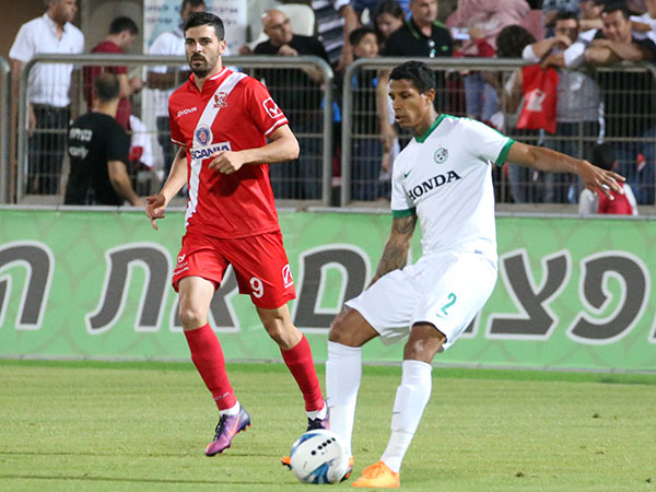 דוס סנטוס, איבד את זה בירידה לחדרי ההלבשה. (יוסי שקל)