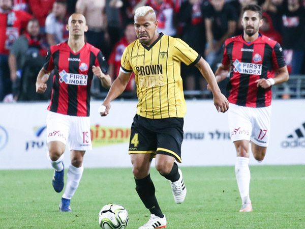 קלאודמיר מקבל את הבמה למרות יכולת חלשה (דני מרון)