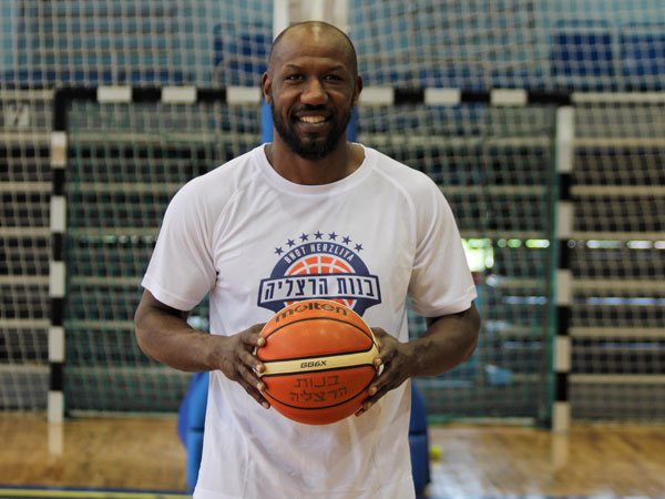 שיהיה בהצלחה, קאר (בנות הרצליה)