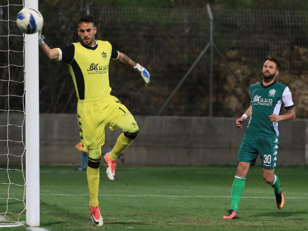 עמוס. עשה החלטות שתקעו אותו במקום