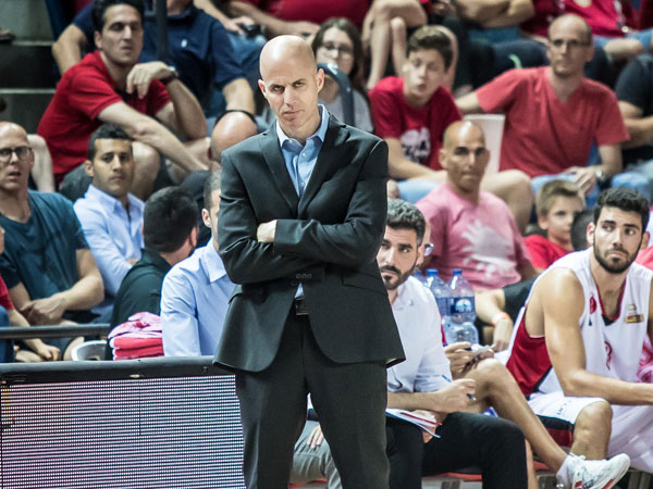 פרנקו. הפנים לא מסגירות את השמחה שבלב (מנהלת הליגה)