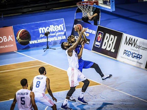 האוול עולה לסל, גם הוא סיפק את המספרים הרגילים שלו (באדיבות פיב"א, האתר הרשמי)