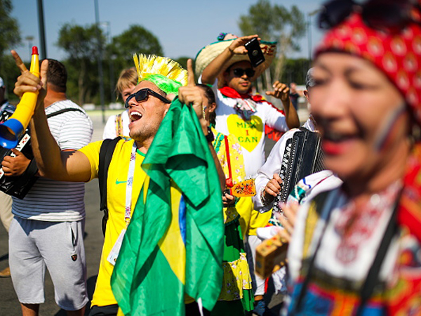 ברזילאים ומקסיקנים מרעידים את רחובות סמרה