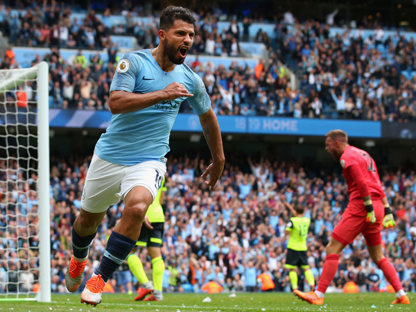 אגוארו מתקרב לשירר (GETTY)