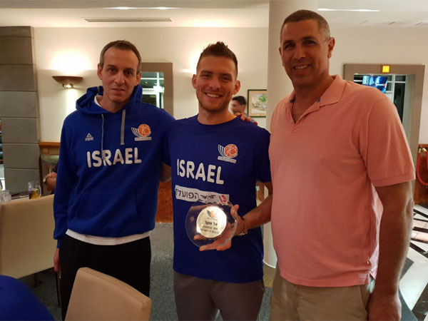 מקל. זכה לכבוד