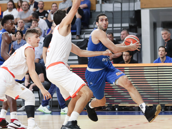 משעור חזר להרצליה ונראה טוב לפרקים (מנהלת)