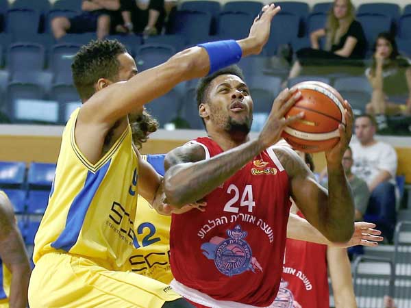 13 נקודות. קלי (אלן שיבר)