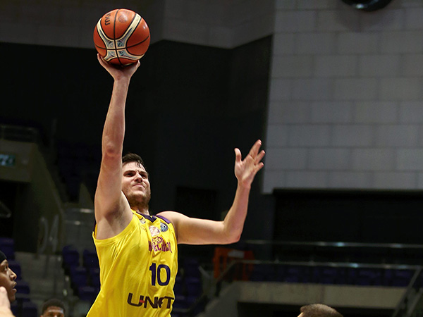 פניני הטריף את האולם (אלן שיבר)