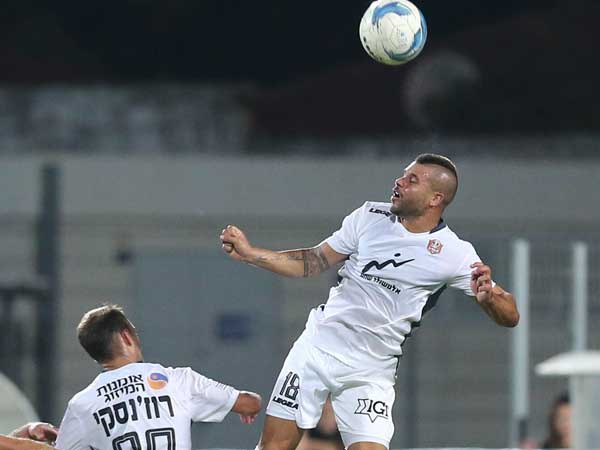 מויאל, נפצע במחצית השנייה