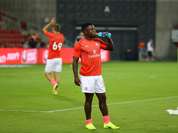 תרם מהספסל. האסלביינק (לירון מולדובן)