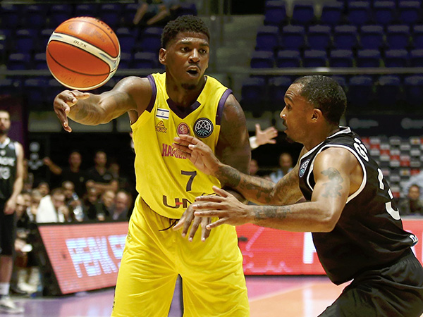 דקוואן ג'ונס. 15 נקודות למשחק העונה באירופה (אלן שיבר)