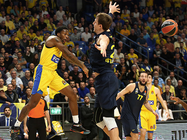 ריי. מכבי ת"א נחלשה ברבע השלישי (אלן שיבר)