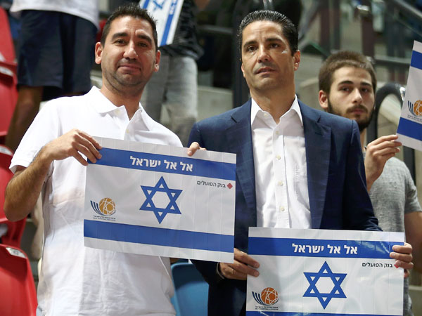 אוהד חדש לנבחרת: יאניס ספרופולוס (אלן שיבר)