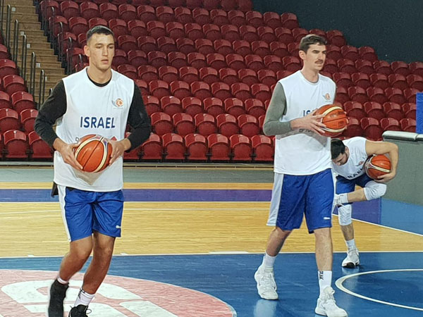 שלושה ניצחונות ועלינו. נמרוד לוי וג'ייק כהן (איגוד הכדורסל)