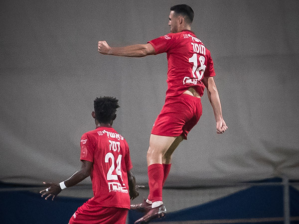 תומר חוגג. בדרך למעלה? (עודד קרני))