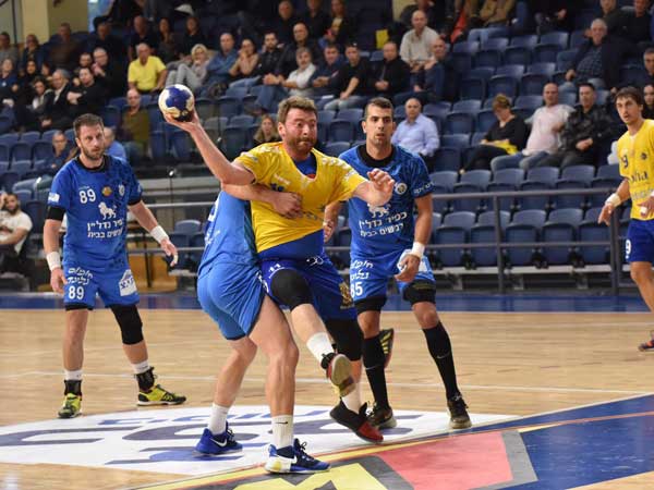 סטויקוביץ' מנצח את מוצקין (צילום: חן קלדרון, מכבי ראשל"צ)