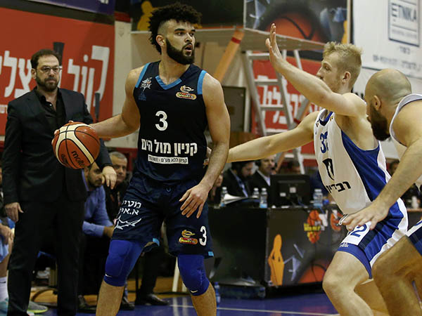 קרב מסקרן נערך בהרצליה (אלן שיבר)
