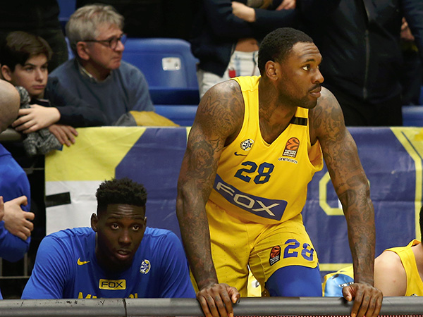 עדיין רחוק מלממש את הפוטנציאל. בלאק (אלן שיבר)