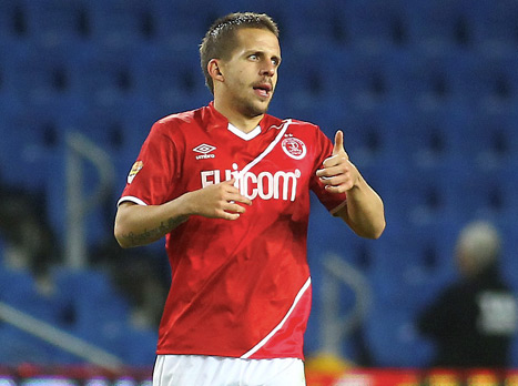 יכול לתרום מניסיונו. סאשה (אלן שיבר)