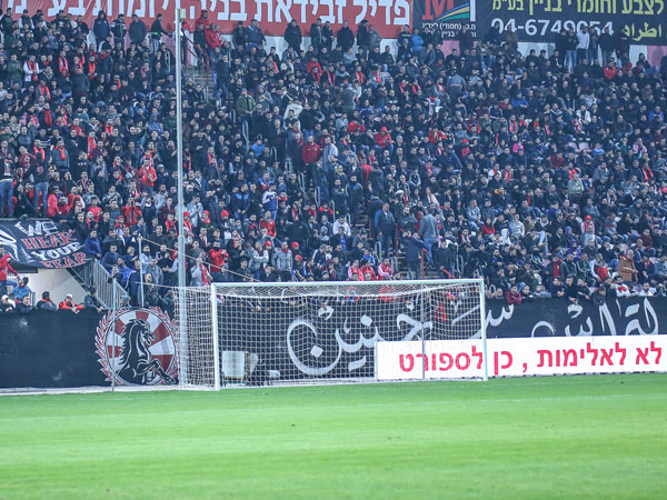 יציעים מלאים בדוחא (ג'וש אנצ'ו)