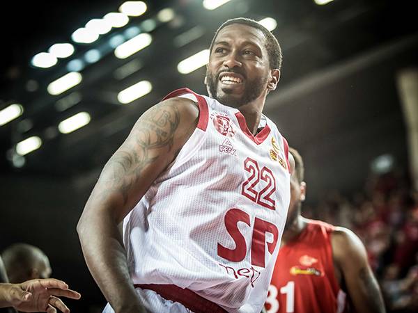 מקניל לא מקל ראש ביריבה (צילום: מנהלת הליגה)