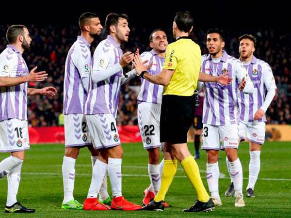 האורחת לא אהבה את השריקה לפנדל (PAU BARRENA, Getty)