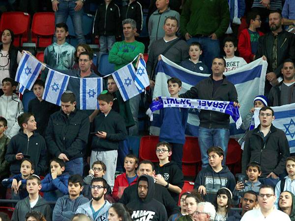 כ-3000 אוהדים כחול-לבן בהיכל קבוצת שלמה (אלן שיבר)