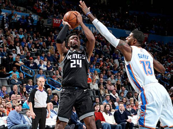 ניצחון חוץ יקר לקינגס (צילום: Zach Beeker/NBAE via Getty Images)