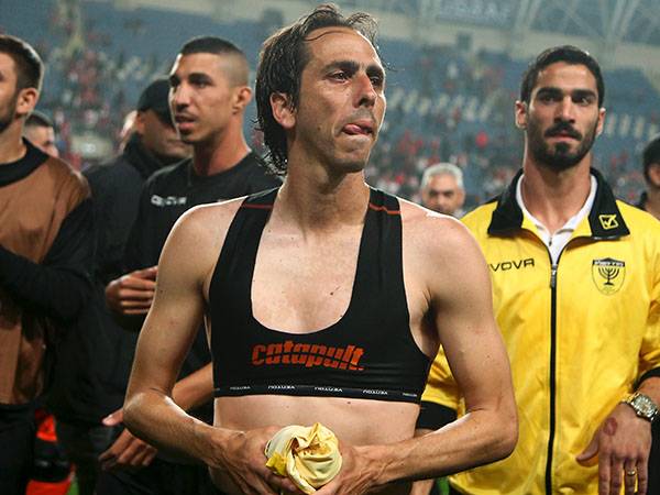 בניון. בינתיים יחזקאל נהנה ממנו (אלן שיבר)