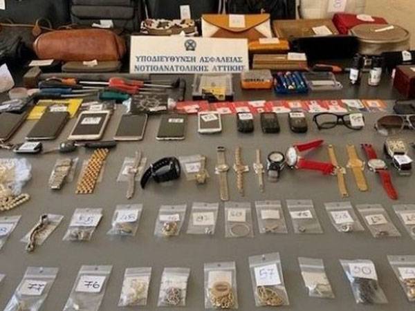 חלק מהשלל שגנבו הפורצים