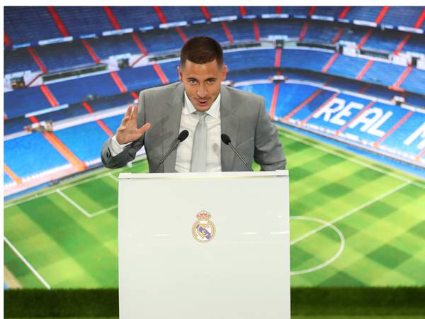 "רק רוצה לשחק עם החולצה הזאת" (Getty)