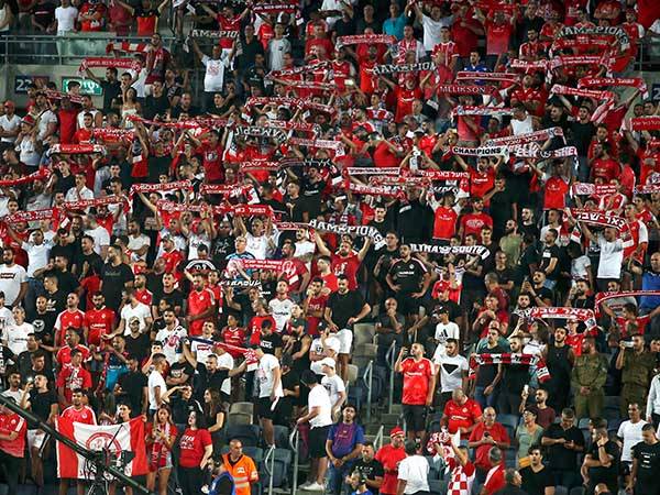 אוהדי ב"ש. לא נתנו לשחקני פיינורד לישון (דני מרון)